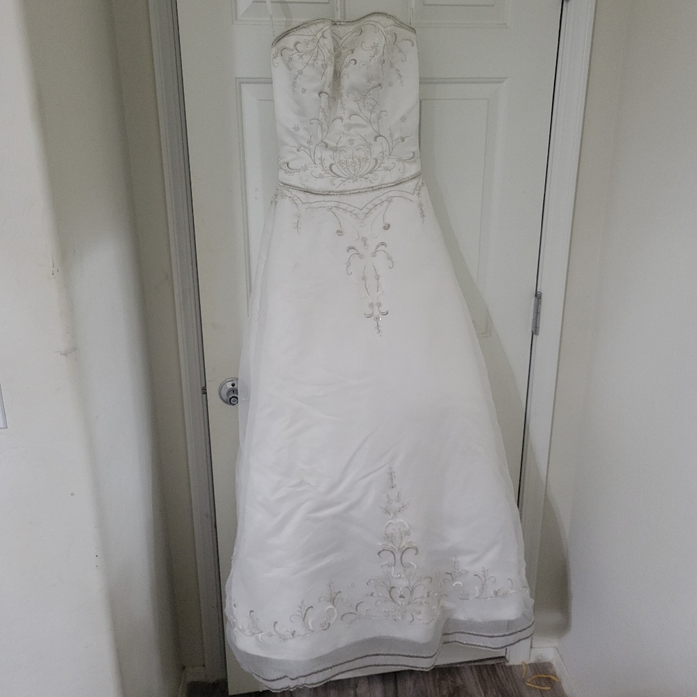Oleg Cassini Wedding Dress